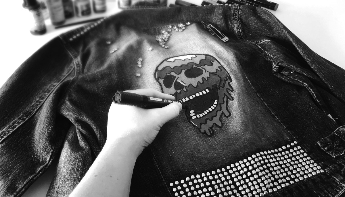 Reciclaje y personalización de ropa y objetos.
con Romina Fabbretti