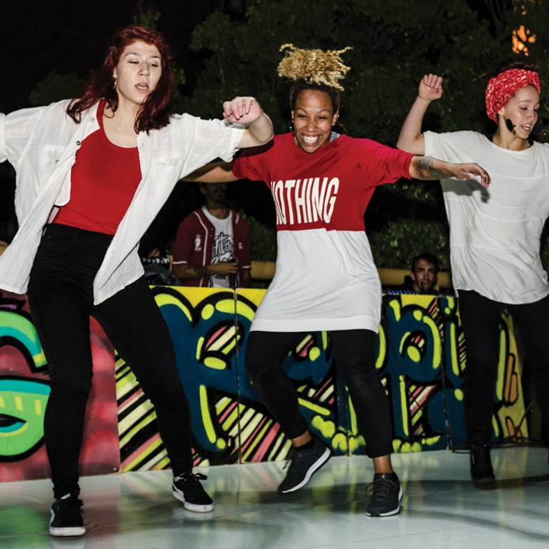 Taller de breaking para adolescentes
Cyphers, Djs y más
Workshop by Women: Waacking, Dancehall y House dance.
