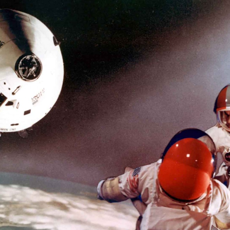 Abandonados en el espacio