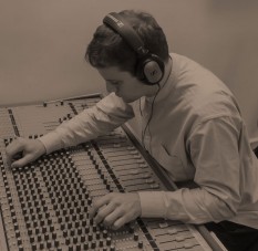 Podcast: cómo contar historias en audio con Tomás Pérez Vizzón