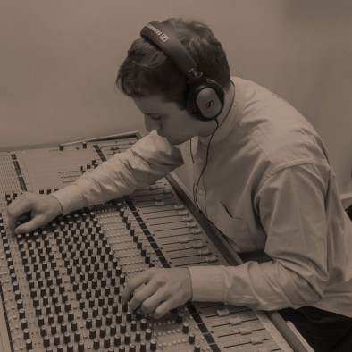 Podcast: cómo contar historias en audio con Tomás Pérez Vizzón